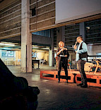 Katharina Simunic und Michael Genner mit Ulla Pilz