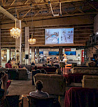 Katharina Simunic und Michael Genner mit Ulla Pilz