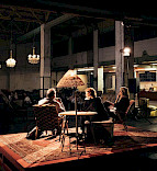 Katharina Simunic und Michael Genner mit Ulla Pilz